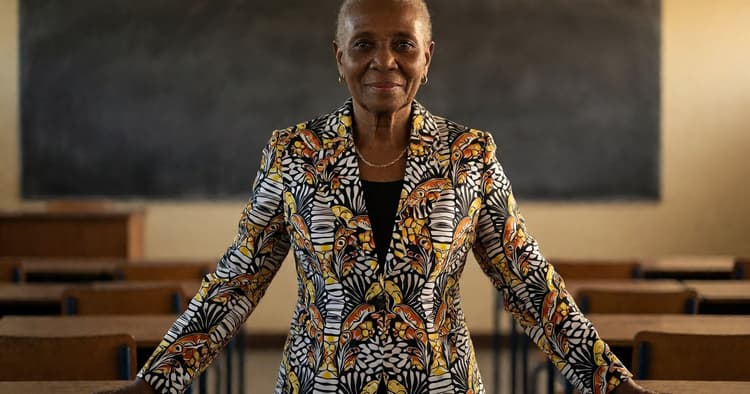 Senior Mozambican female teacher, one of the careers that can work until 70 years old