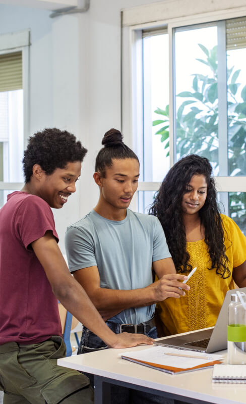 Aprendentes a desenvolver competências práticas em conjunto